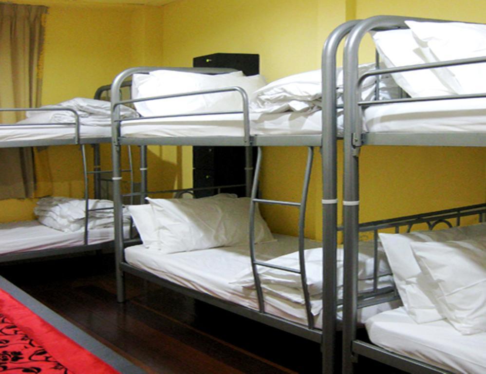 Beds Guesthouse Hostel Кучинг Стая снимка
